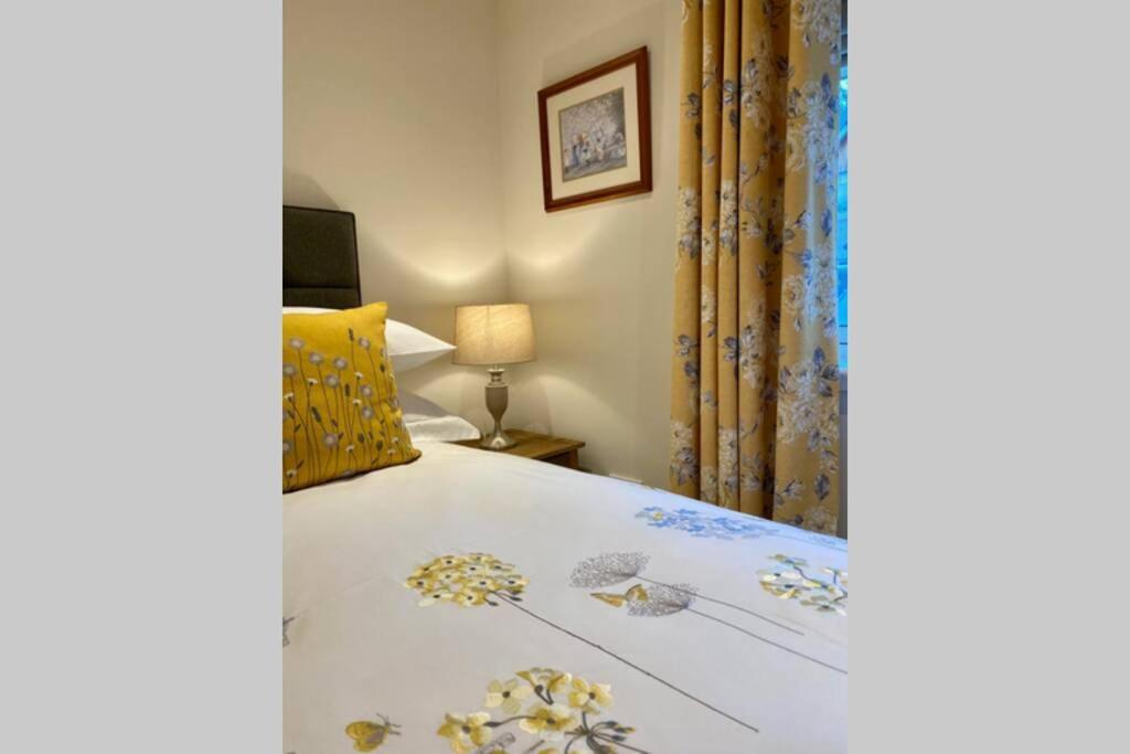 Beautiful 2 Bedroom, 2 Bathroom Flat With Parking. Pitlochry Εξωτερικό φωτογραφία