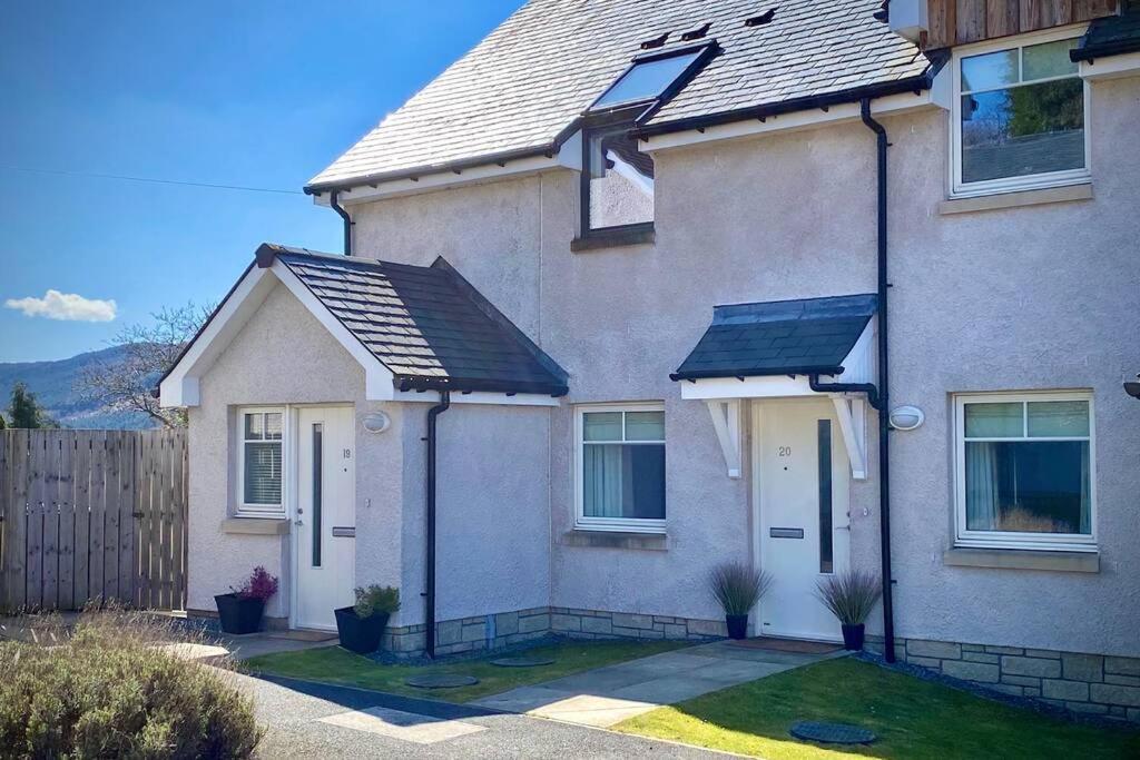 Beautiful 2 Bedroom, 2 Bathroom Flat With Parking. Pitlochry Εξωτερικό φωτογραφία