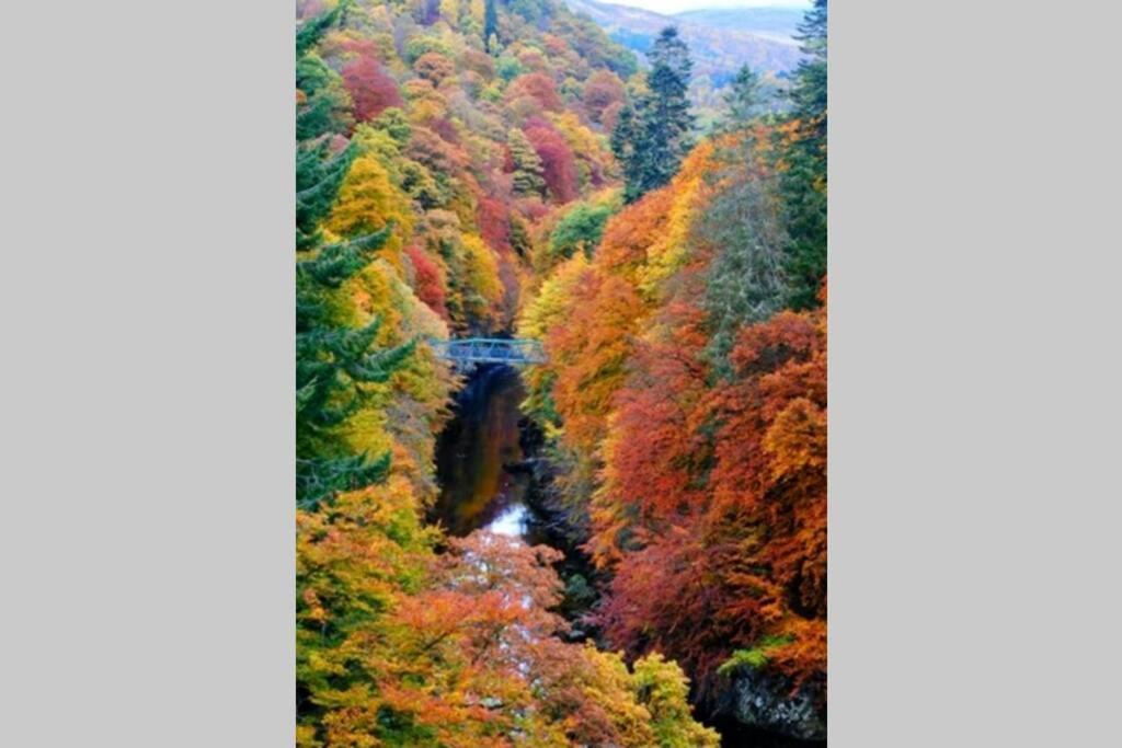 Beautiful 2 Bedroom, 2 Bathroom Flat With Parking. Pitlochry Εξωτερικό φωτογραφία