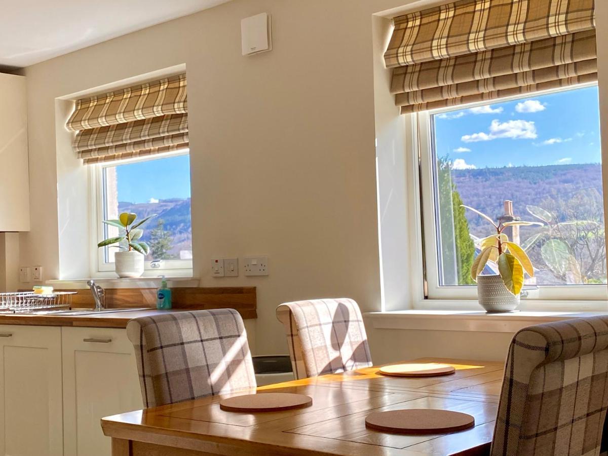 Beautiful 2 Bedroom, 2 Bathroom Flat With Parking. Pitlochry Εξωτερικό φωτογραφία